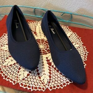Brand new knitted navy slide on shoe. Size 11